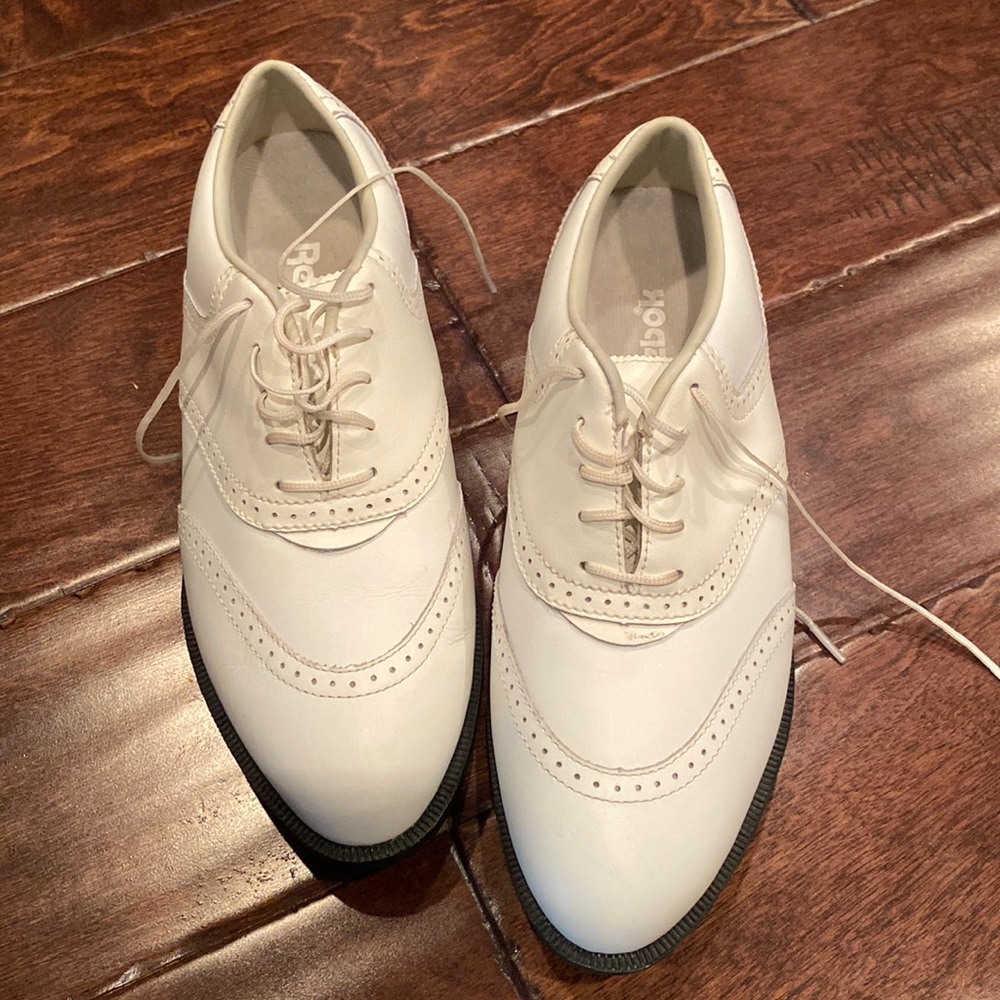 Reebok sz 6 golf shoes- never used